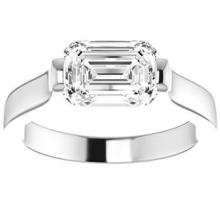Emerald / Radiant cut Solitaire Ring