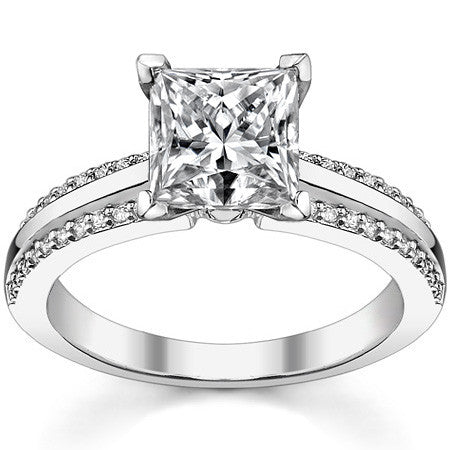 Round Brilliant Moissanite & Diamond Engagement Ring, 0.22ct