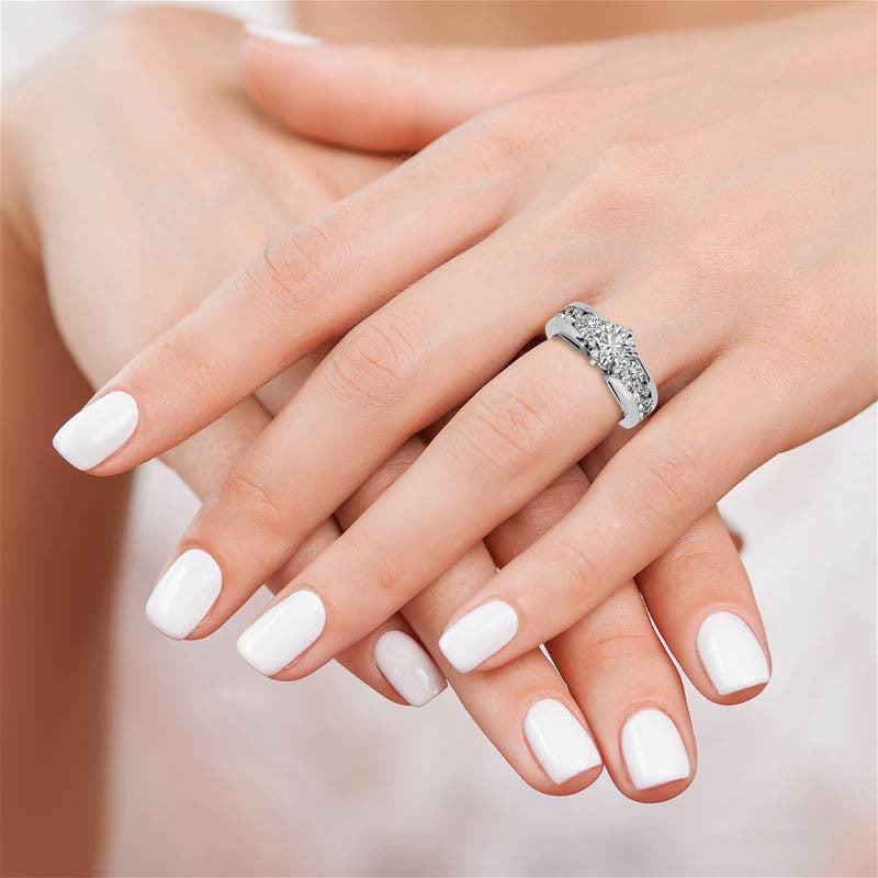 Round Brilliant Moissanite Engagement Ring Setting 2.4ct