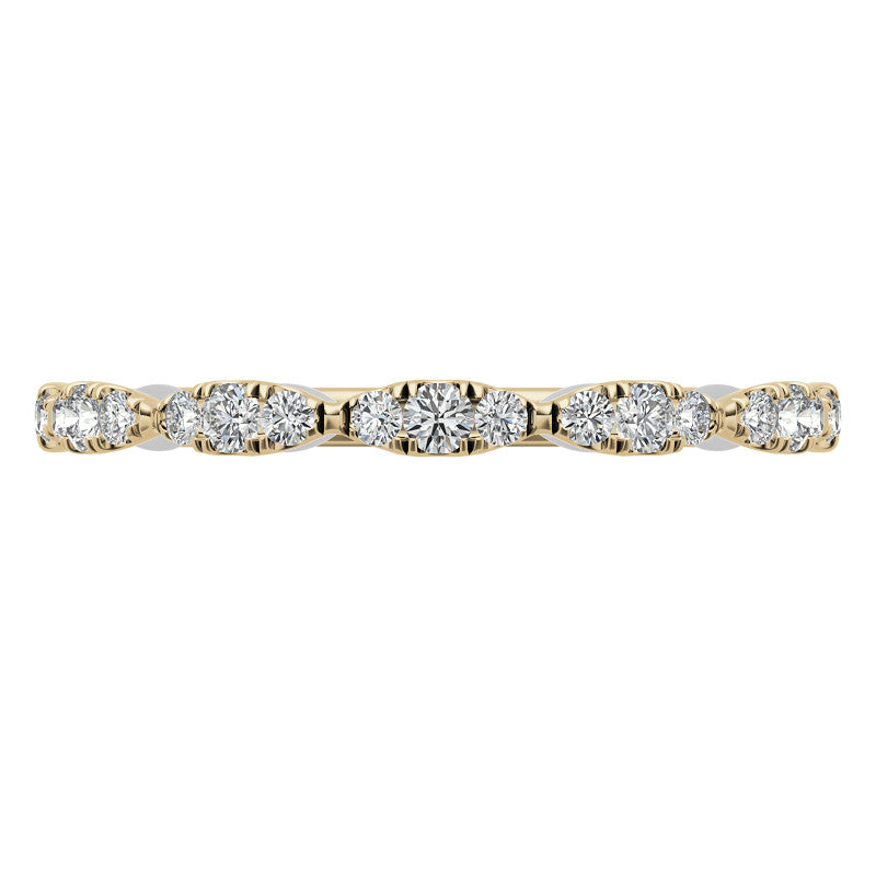 Scallop Design Oval Halo Moissanite Engagement Ring