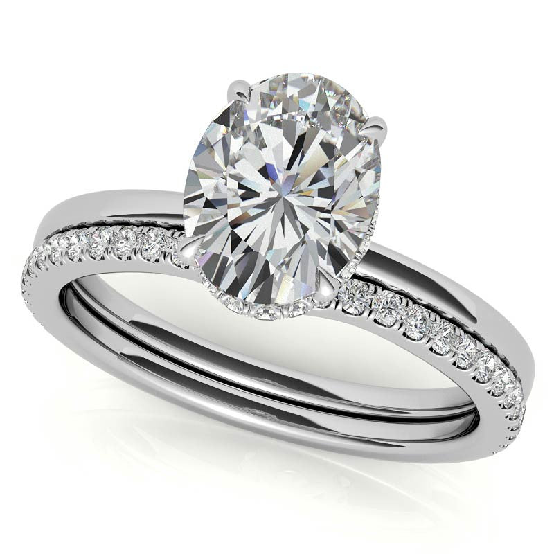 Diamond Collar 4-Prong Oval Moissanite Engagement Ring