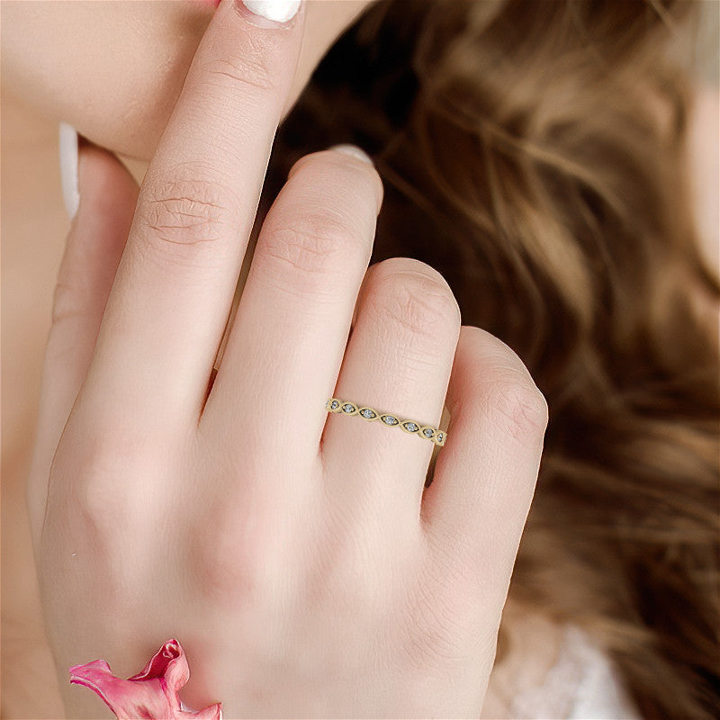 Scalloped Milgrain Round Brilliant Moissanite Stackable Ring