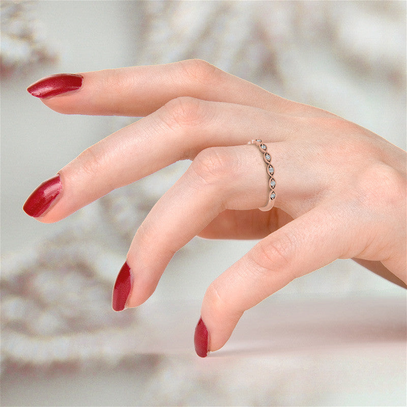 Scalloped Milgrain Round Brilliant Moissanite Stackable Ring
