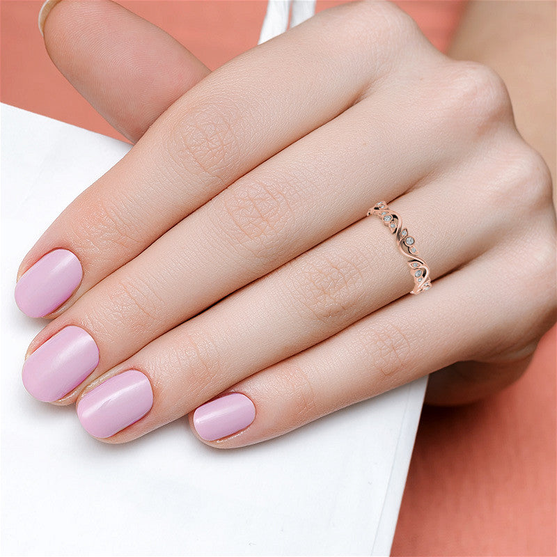 Round Leaf Accent Moissanite Stackable Band
