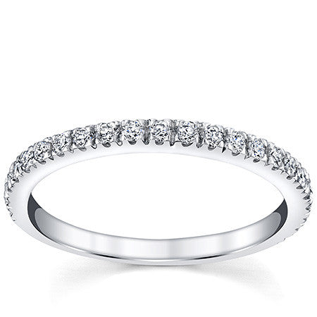 Round Brilliant Moissanite Graduated Halo Engagement Ring