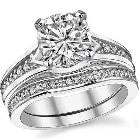 Round Brilliant Moissanite & Diamond Engagement Ring (0.10ct)