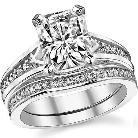 Round Brilliant Moissanite & Diamond Engagement Ring (0.10ct)