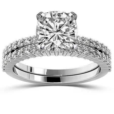 Round Brilliant Moissanite Shared-Prong Semi-Eternity Ring (0.27ct)